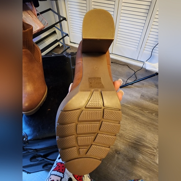 Fashion Boots - Picture 4 of 4